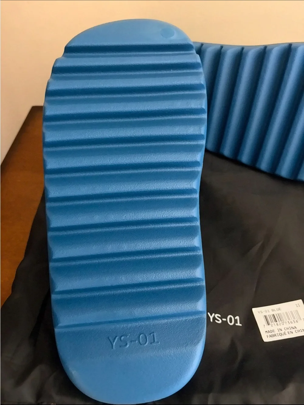 Yeezy Blue Slide Sandals brand new w/ bag